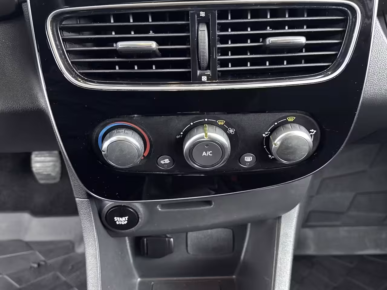Renault Clio Estate 0.9 TCe 90Pk Limited | Navigatie | Parkeersensoren Achter | Keyless Entry | Trekhaak | Cru