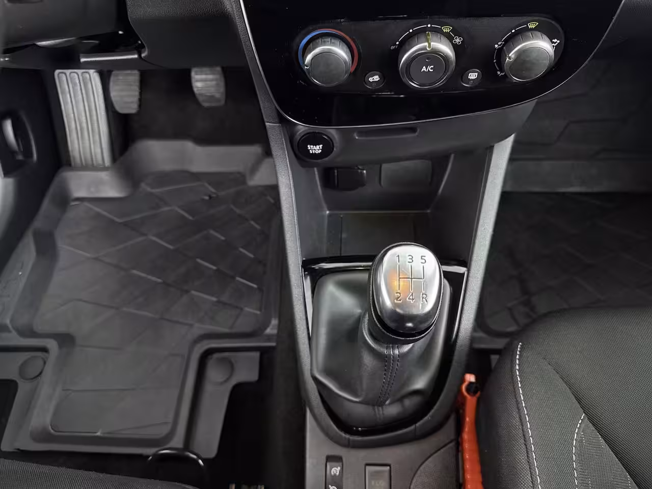 Renault Clio Estate 0.9 TCe 90Pk Limited | Navigatie | Parkeersensoren Achter | Keyless Entry | Trekhaak | Cru