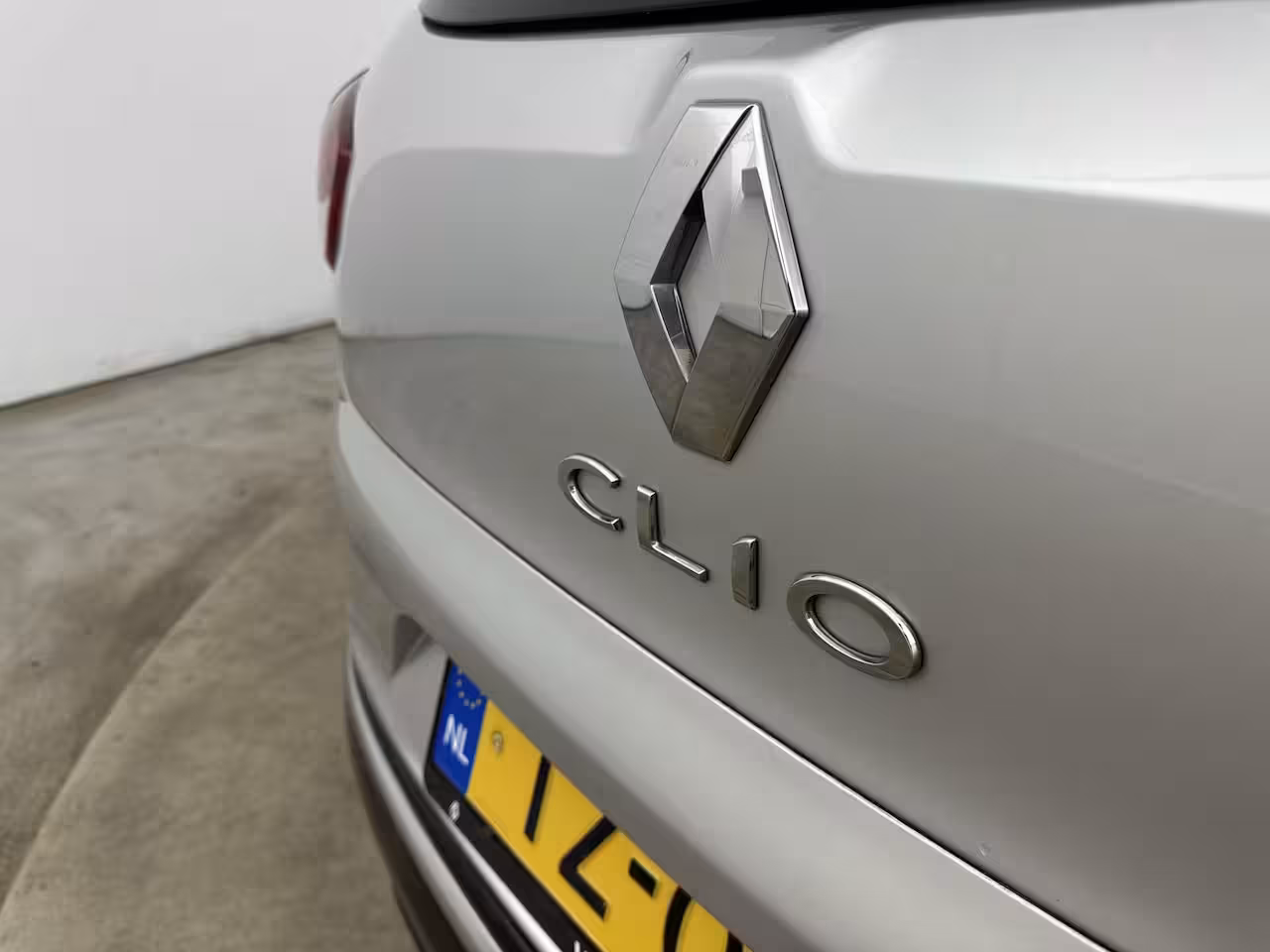 Renault Clio Estate 0.9 TCe 90Pk Limited | Navigatie | Parkeersensoren Achter | Keyless Entry | Trekhaak | Cru