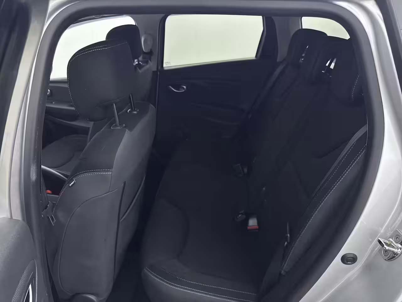 Renault Clio Estate 0.9 TCe 90Pk Limited | Navigatie | Parkeersensoren Achter | Keyless Entry | Trekhaak | Cru