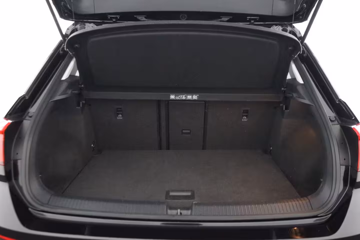 Volkswagen T-Roc 1.5 TSI Sport Business R | Airco | Cruise Control | Trekhaak 1500 KG |