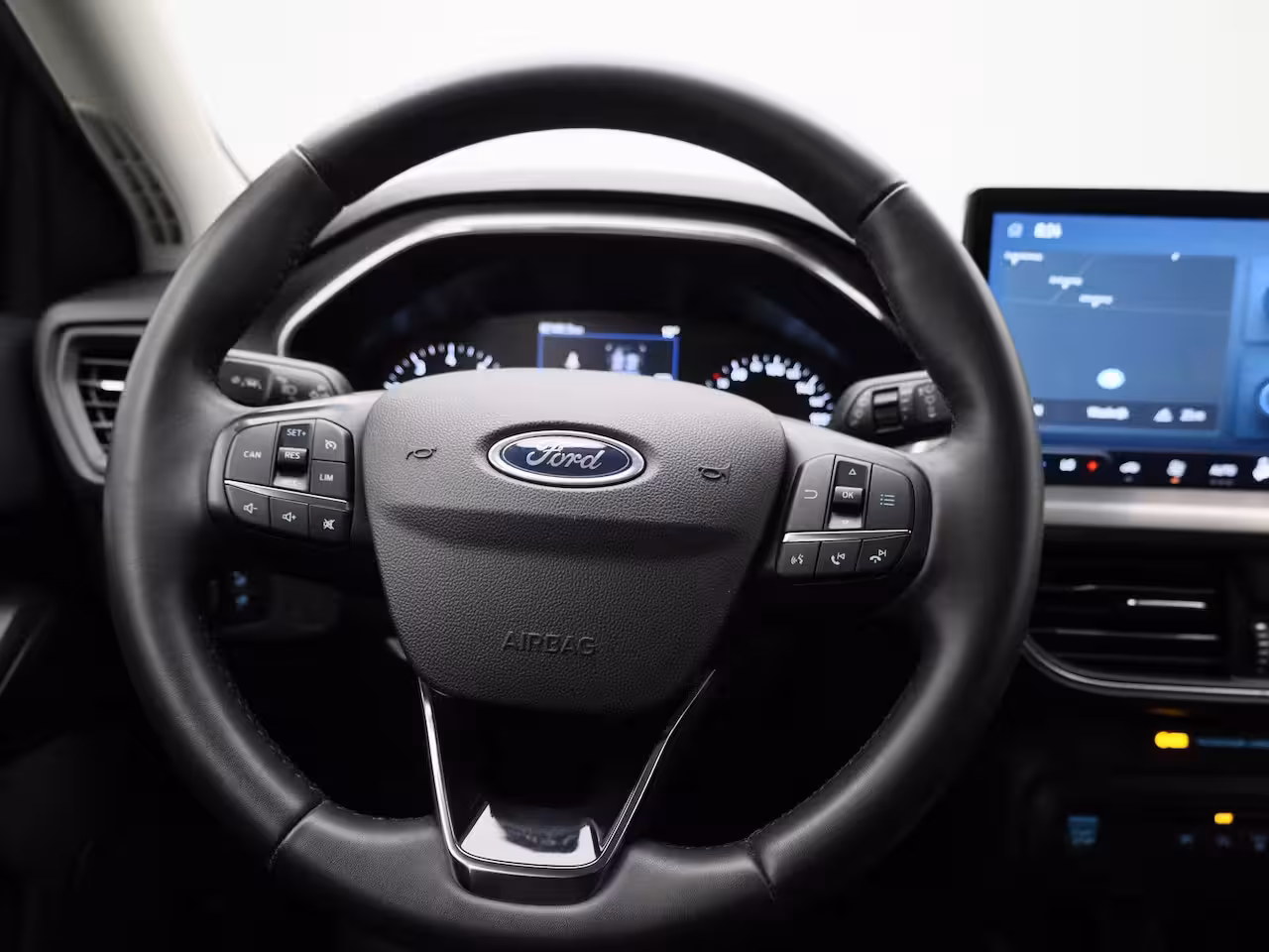 Ford Focus 1.0 EcoBoost Hybrid Titanium | Climate Control | Cruise Control | Navigatie | Parkeersenso