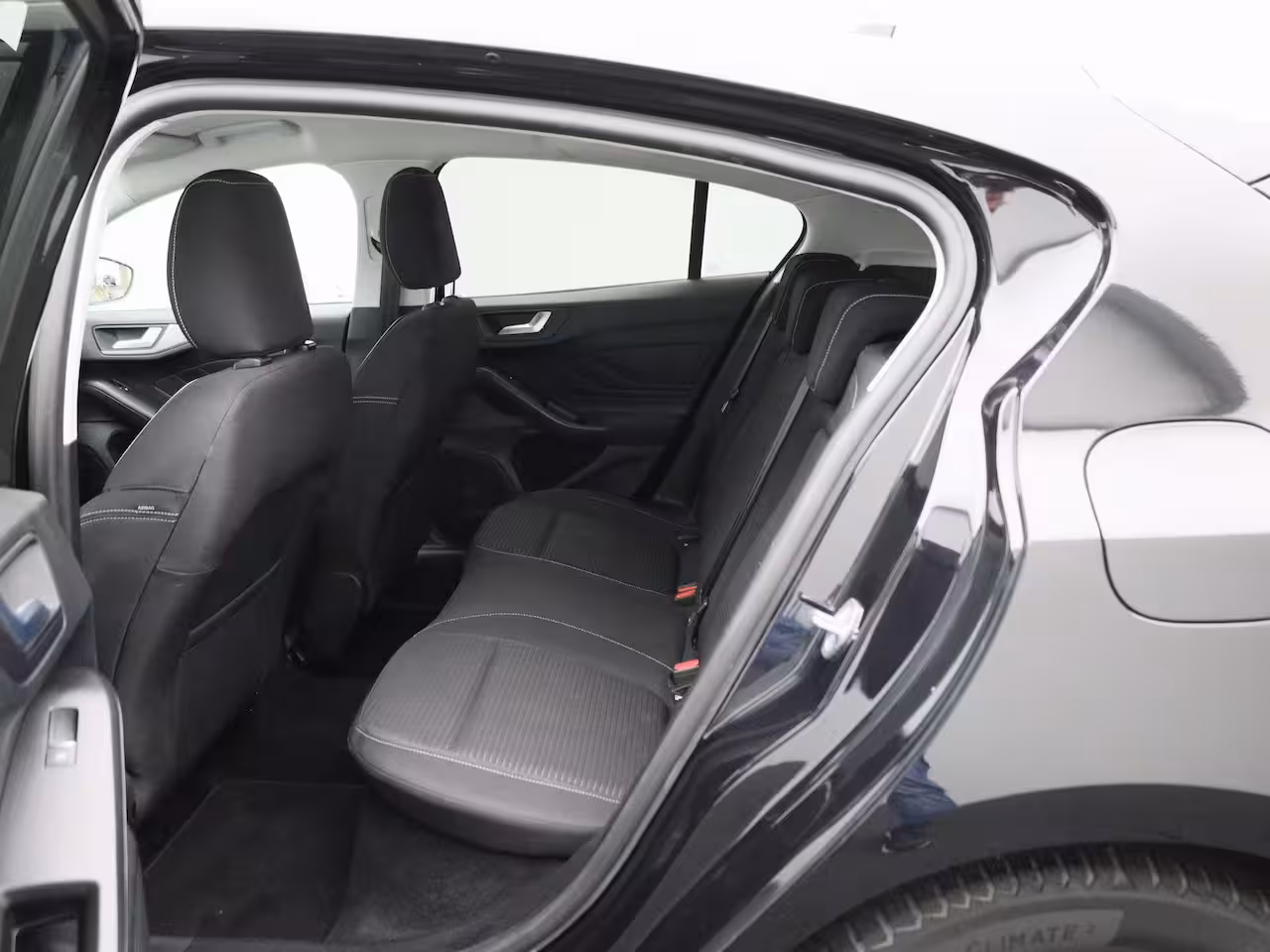 Ford Focus 1.0 EcoBoost Hybrid Titanium | Climate Control | Cruise Control | Navigatie | Parkeersenso