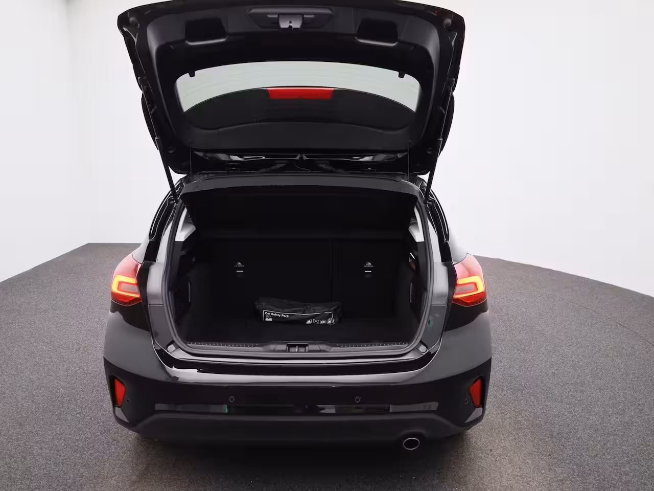 Ford Focus 1.0 EcoBoost Hybrid Titanium | Climate Control | Cruise Control | Navigatie | Parkeersenso