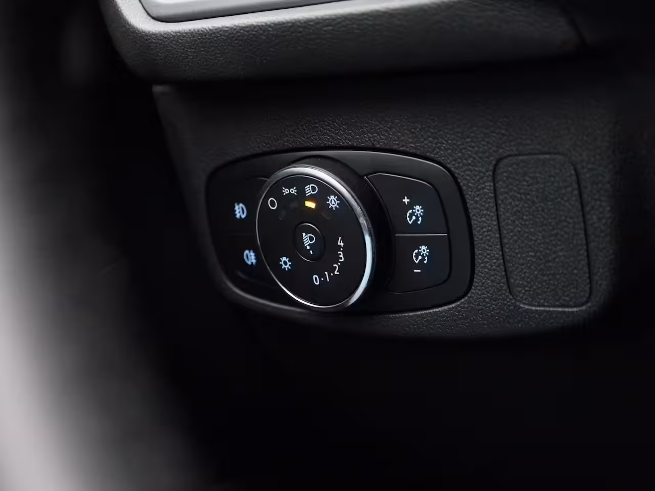 Ford Focus 1.0 EcoBoost Hybrid Titanium | Climate Control | Cruise Control | Navigatie | Parkeersenso