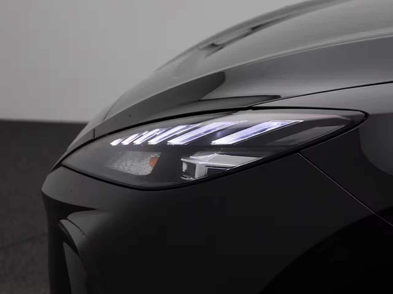 MG MG4 Standard 51 kWh | UNIEKE KM STAND | Adaptive Cruise Control | Carplay | Parkeersensoren |
