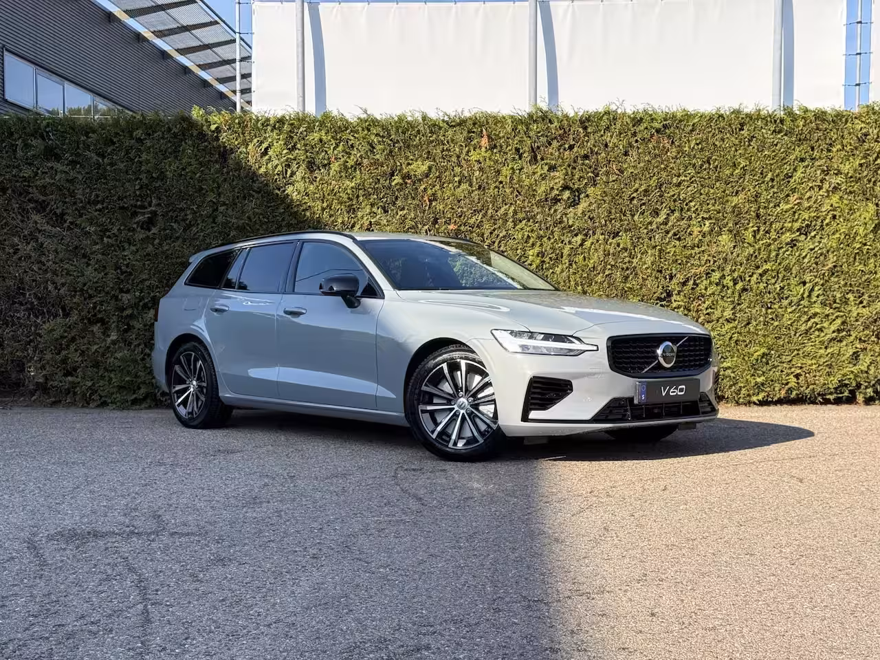 Volvo V60 2.0 T6 Plug-in hybrid AWD Plus Dark