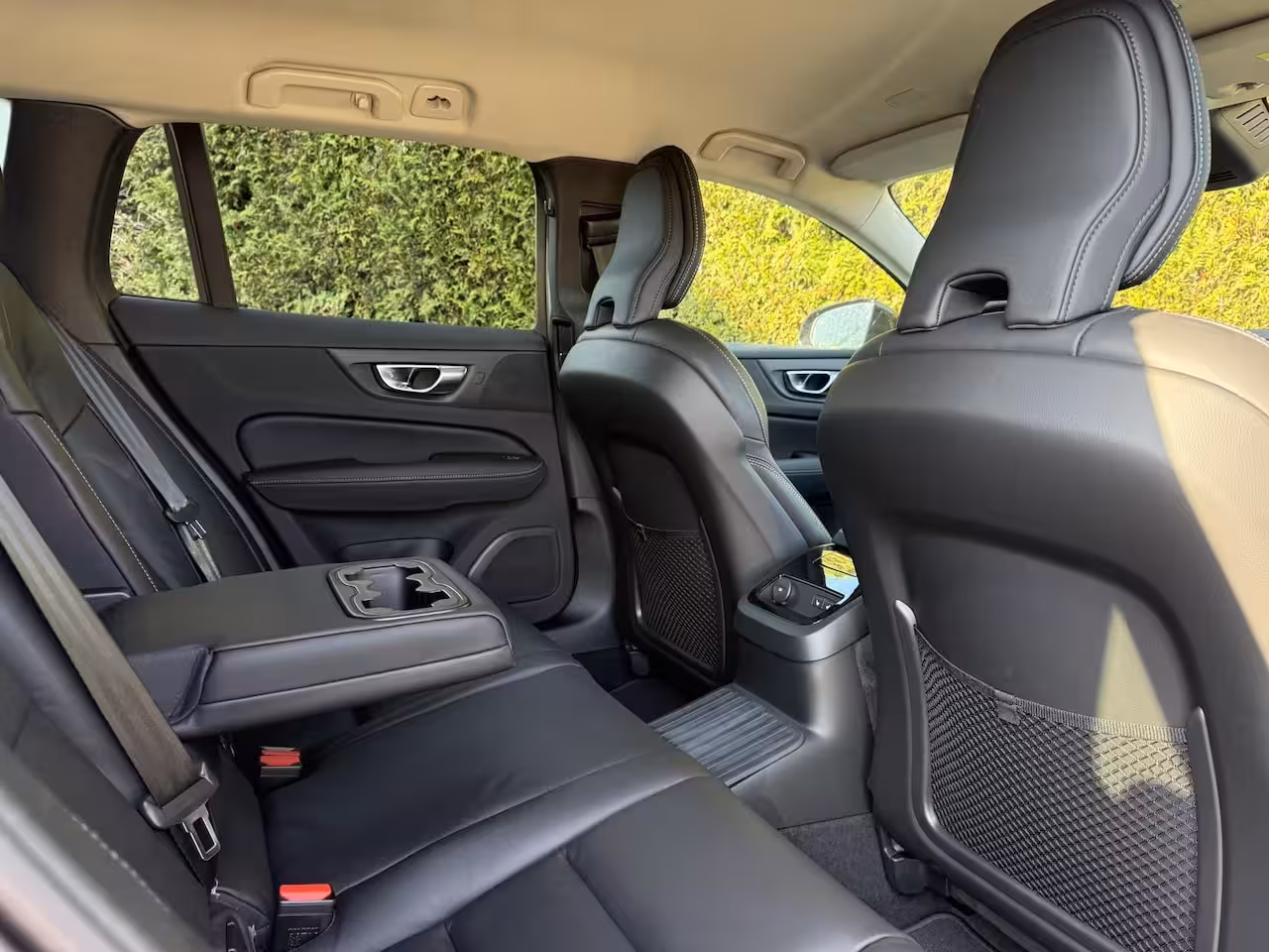 Volvo V60 2.0 T6 Plug-in hybrid AWD Plus Dark