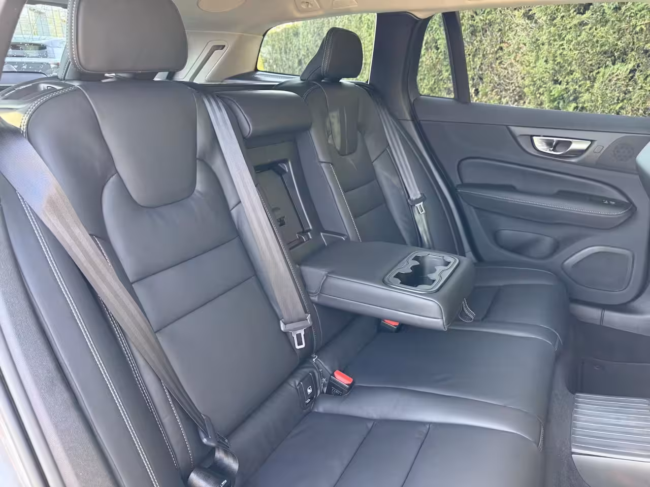 Volvo V60 2.0 T6 Plug-in hybrid AWD Plus Dark