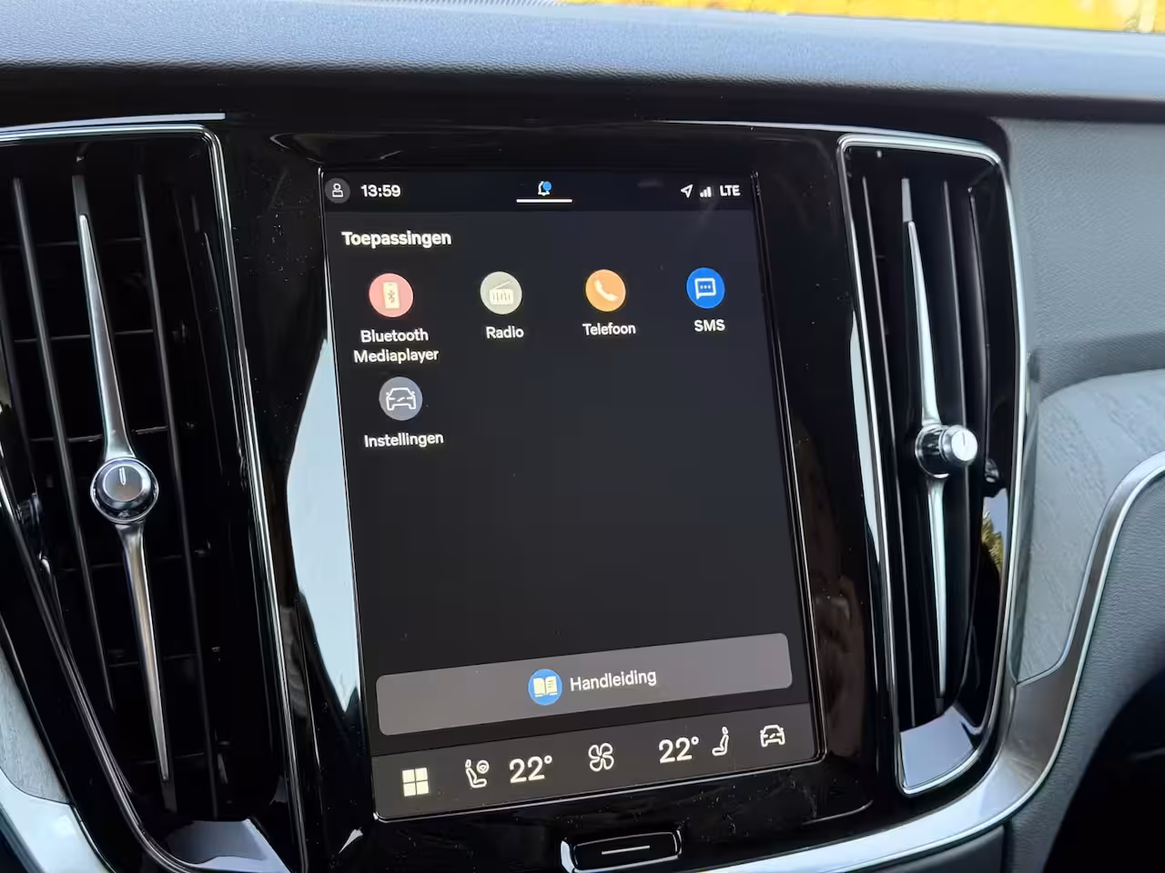 Volvo V60 2.0 T6 Plug-in hybrid AWD Plus Dark