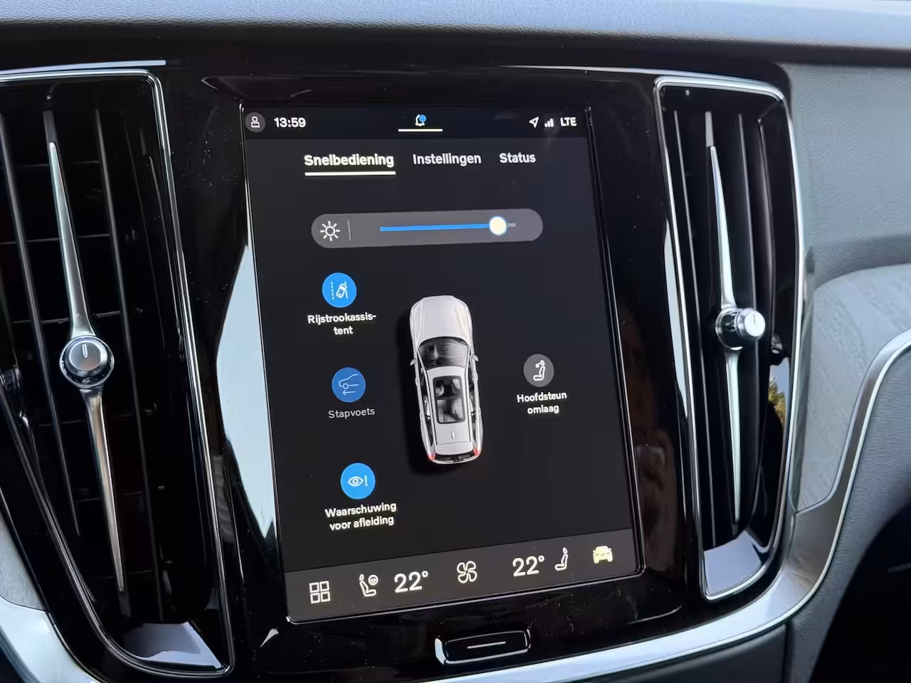 Volvo V60 2.0 T6 Plug-in hybrid AWD Plus Dark