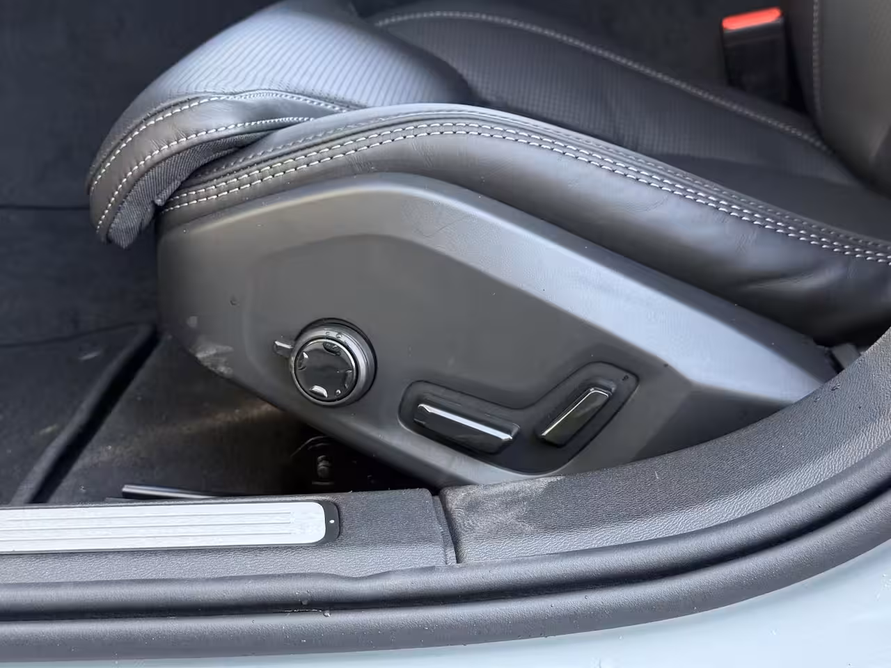Volvo V60 2.0 T6 Plug-in hybrid AWD Plus Dark