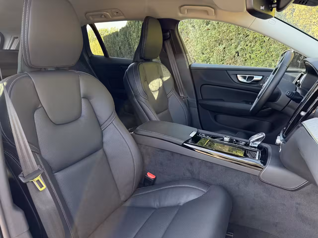 Volvo V60 2.0 T6 Plug-in hybrid AWD Plus Dark