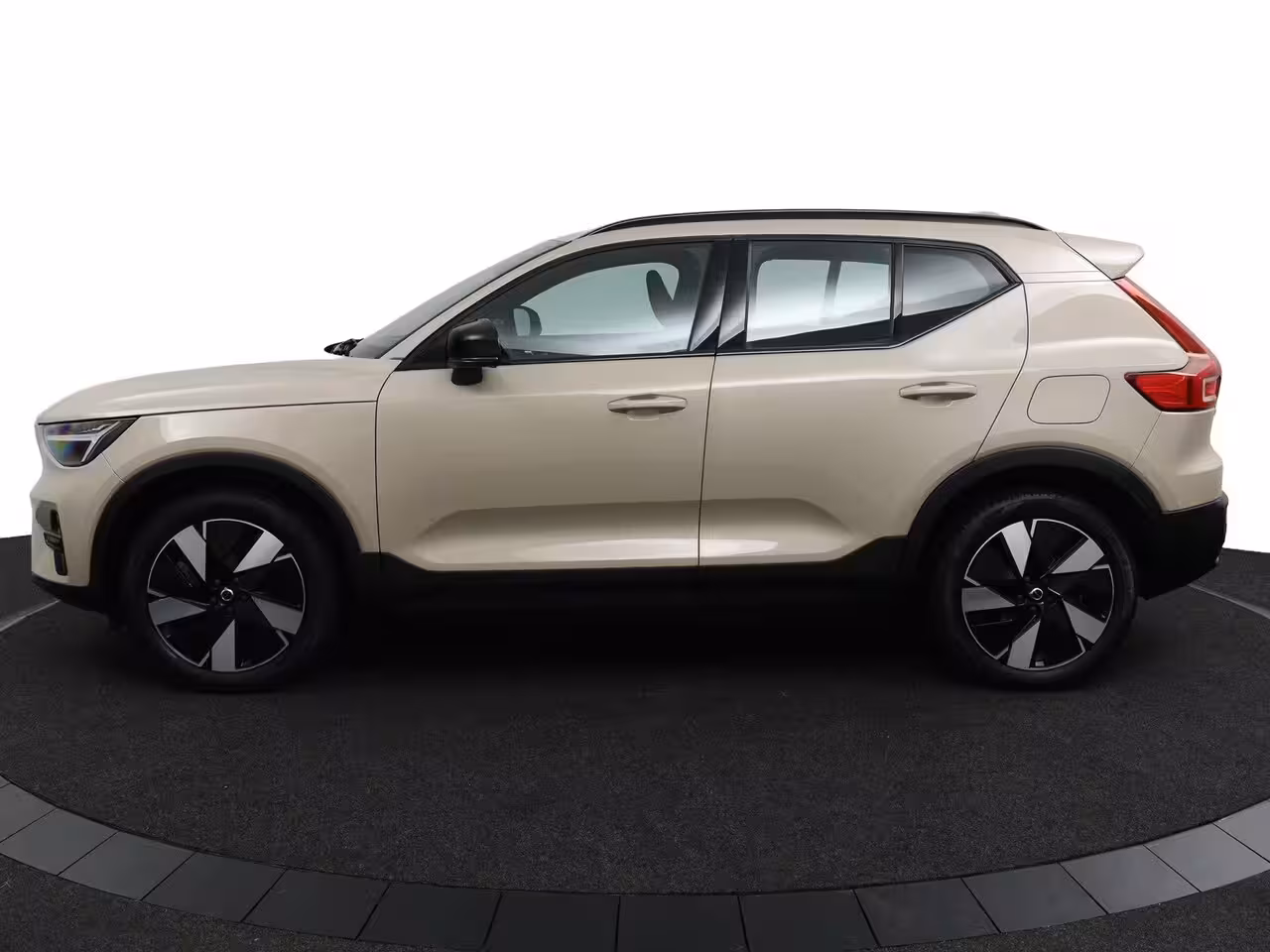 Volvo EX40 Single Motor Extended Range Plus 82 kWh | Trekhaak | Harman/Kardon | Stoelverwarming | Ada