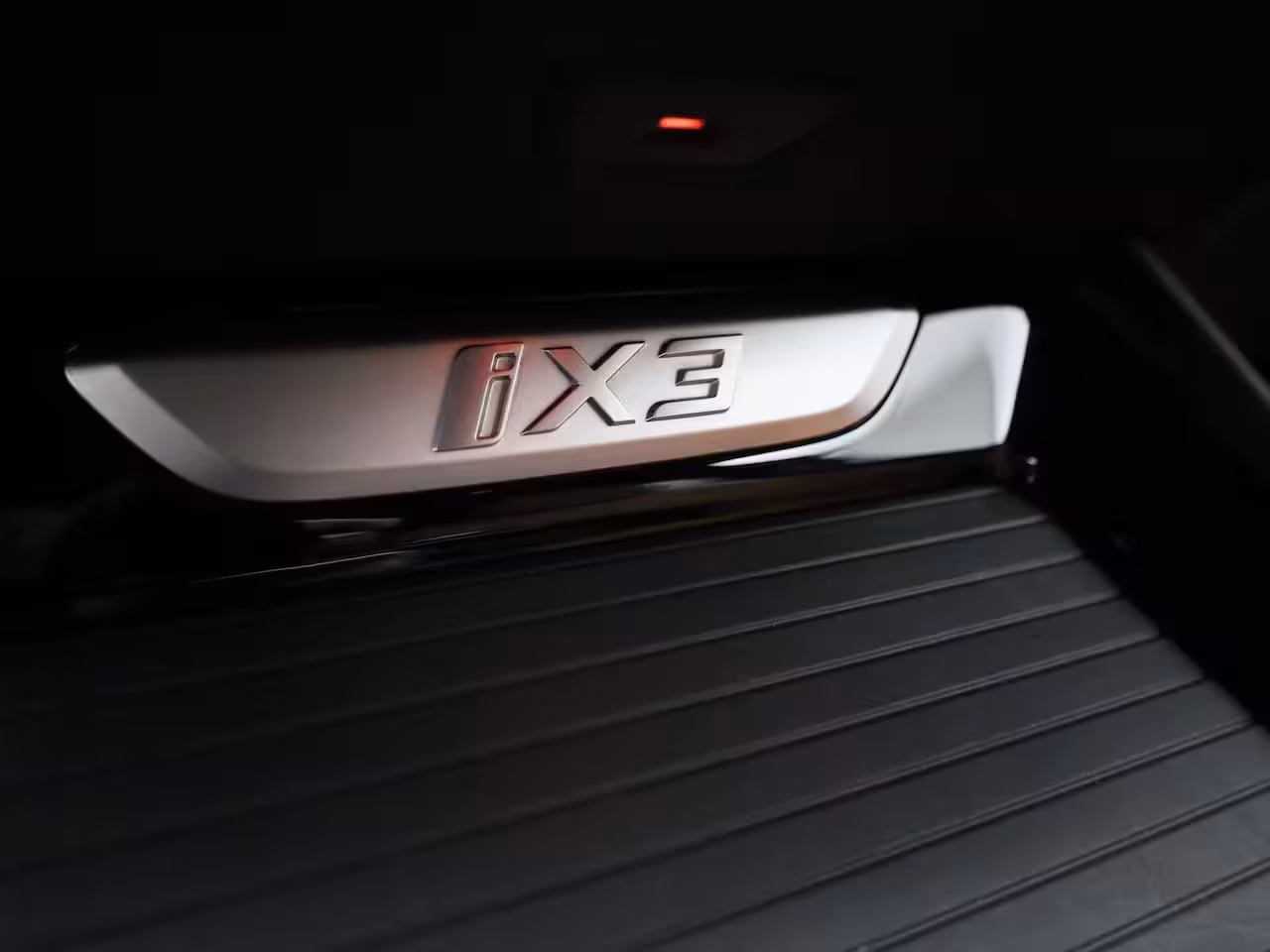 BMW iX3 Executive 80 kWh | 100 % SOH | M-SPORT | TREKHAAK | PANORAMA-SCHUIFDAK | LEER | CAMERA | S
