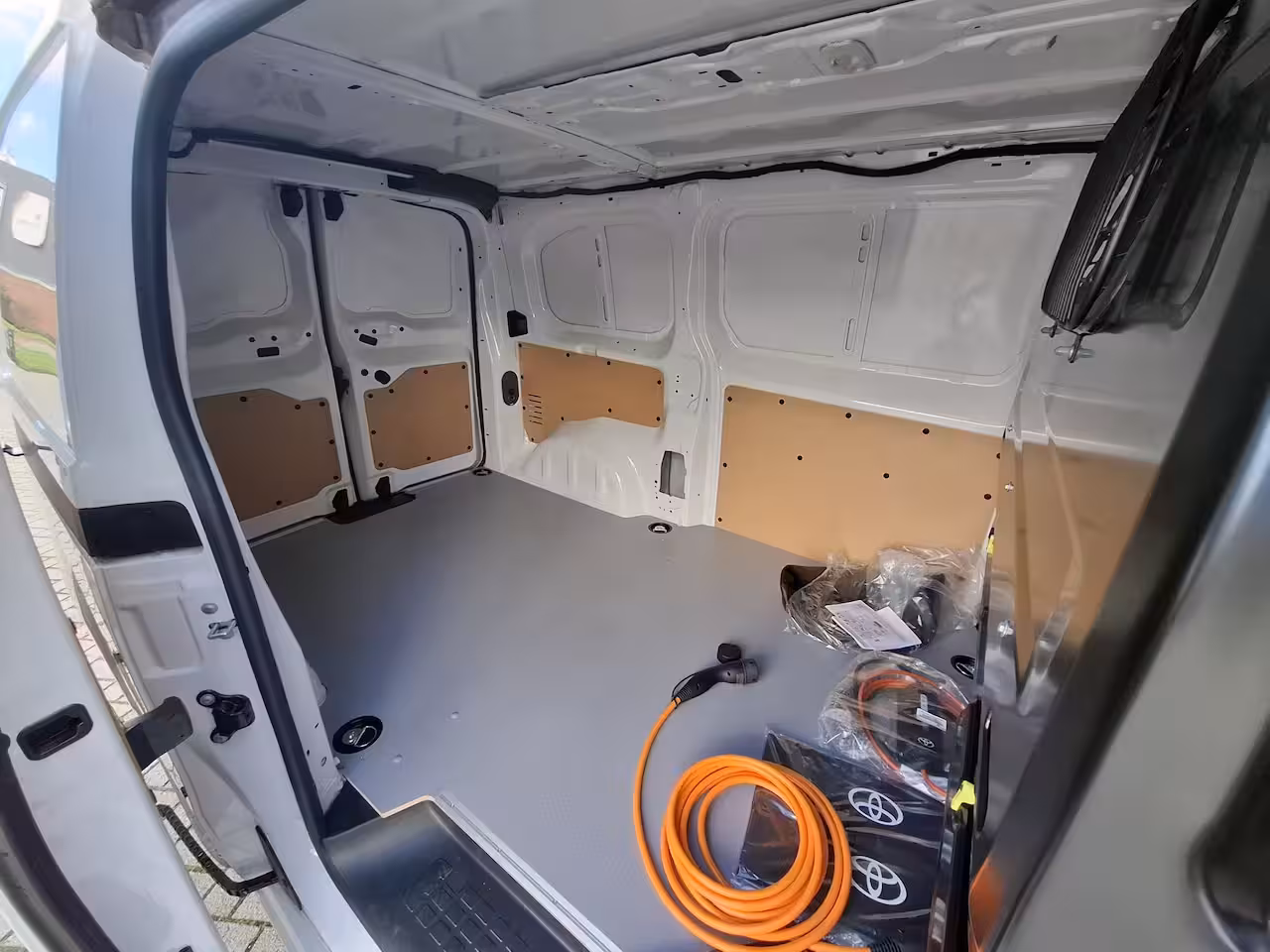Toyota ProAce Electric Worker 50 kWh | Android/Apple Carplay | Achteruitrijcamera | Parkeersensoren Achter | Cruise Cont