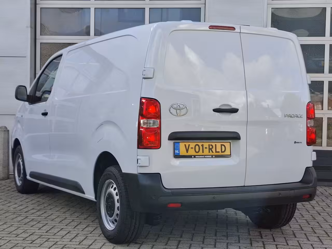 Toyota ProAce Electric Worker 50 kWh | Android/Apple Carplay | Achteruitrijcamera | Parkeersensoren Achter | Cruise Cont