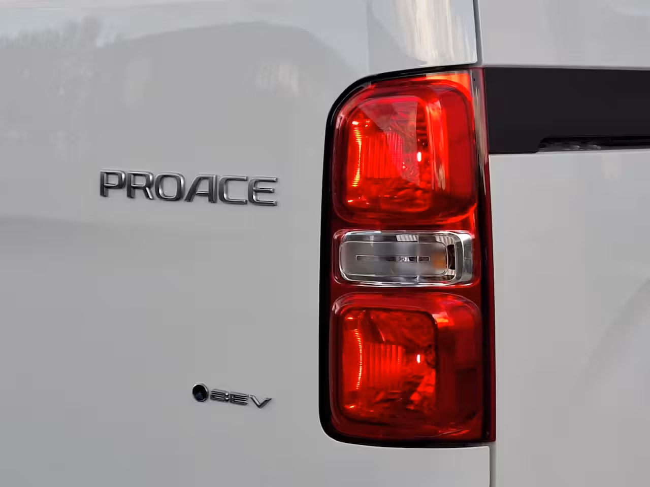 Toyota ProAce Electric Worker 50 kWh | Android/Apple Carplay | Achteruitrijcamera | Parkeersensoren Achter | Cruise Cont