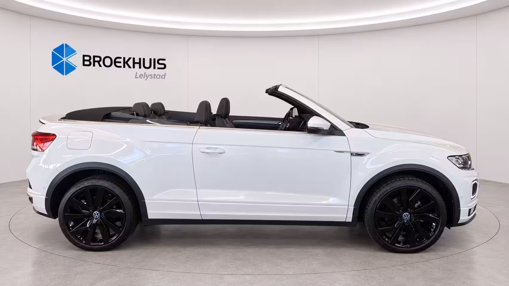 Volkswagen T-Roc Cabrio 1.5 TSI 150PK R-LINE AUTOMAAT / NAVI / CLIMA / FULL-LED / KEYLESS / PDC / 19" LMV / CAMERA