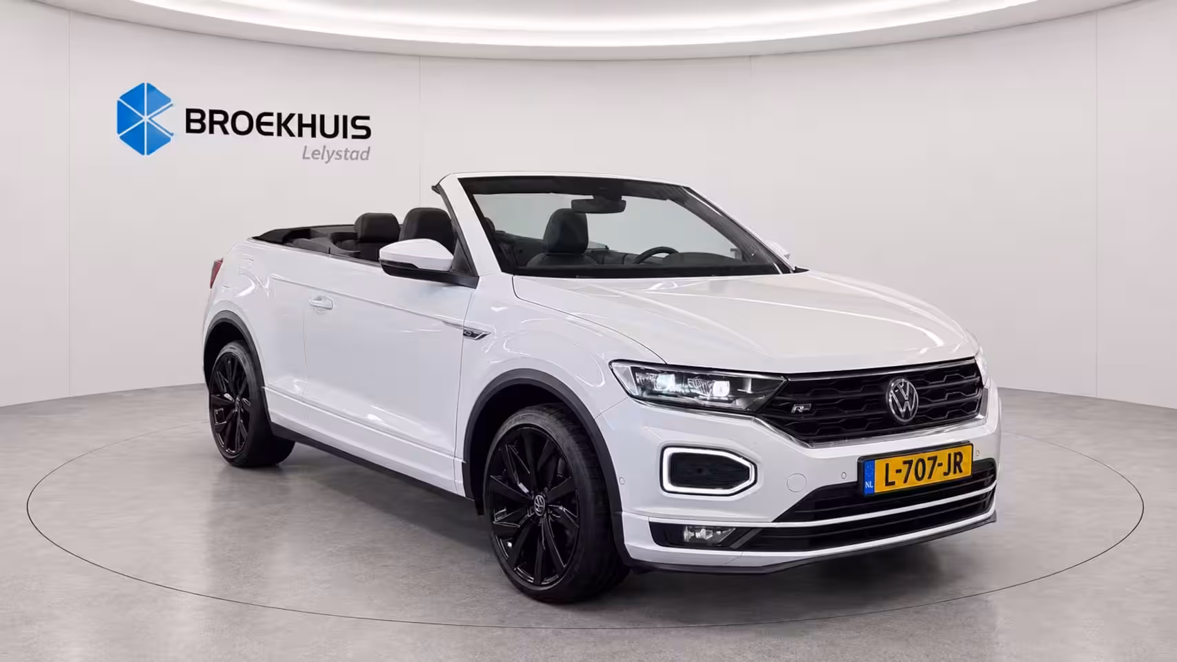 Volkswagen T-Roc Cabrio 1.5 TSI 150PK R-LINE AUTOMAAT / NAVI / CLIMA / FULL-LED / KEYLESS / PDC / 19" LMV / CAMERA
