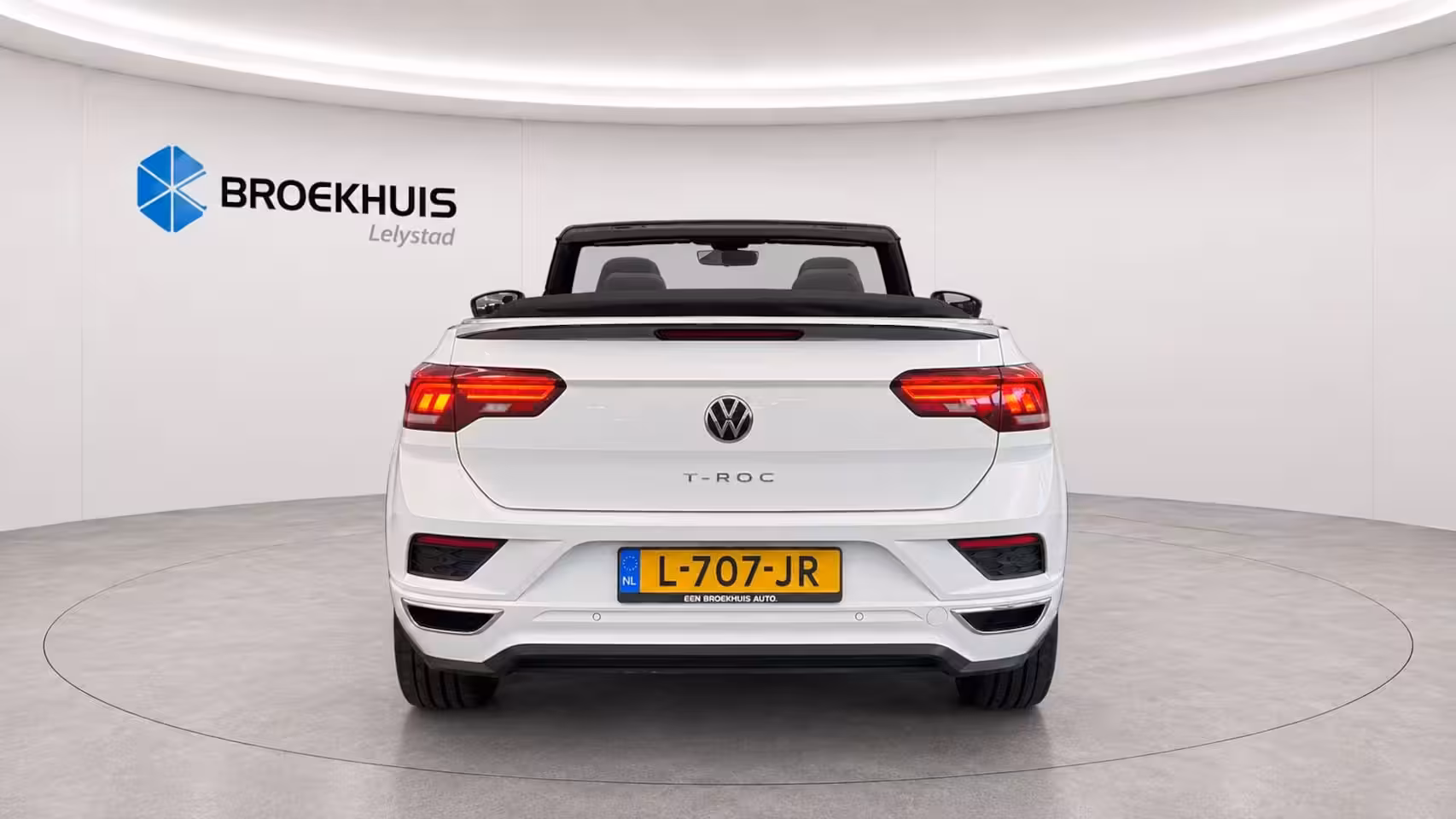 Volkswagen T-Roc Cabrio 1.5 TSI 150PK R-LINE AUTOMAAT / NAVI / CLIMA / FULL-LED / KEYLESS / PDC / 19" LMV / CAMERA