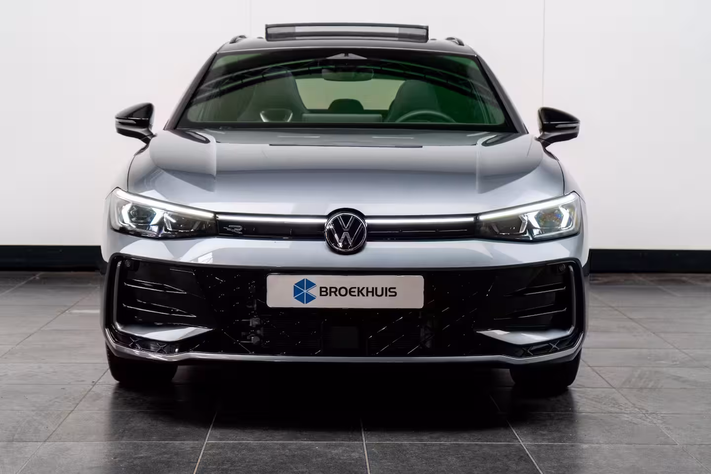 Volkswagen Passat Variant 1.5 eHybrid 272 pk R-Line Edition | Achterstoelen verwarmd | Achteruitrijcamera | Elektris