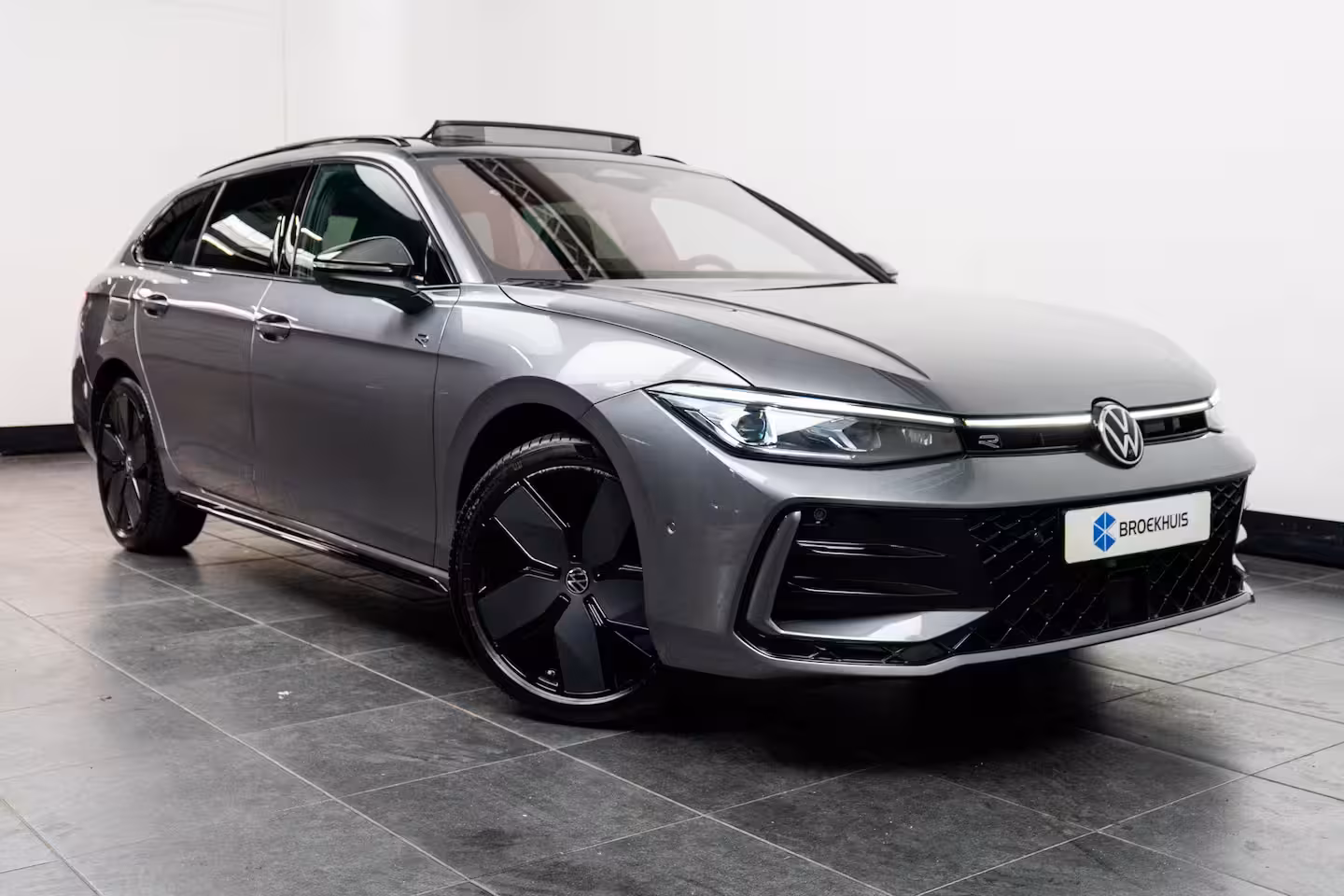 Volkswagen Passat Variant 1.5 eHybrid 272 pk R-Line Edition | Achterstoelen verwarmd | Achteruitrijcamera | Elektris