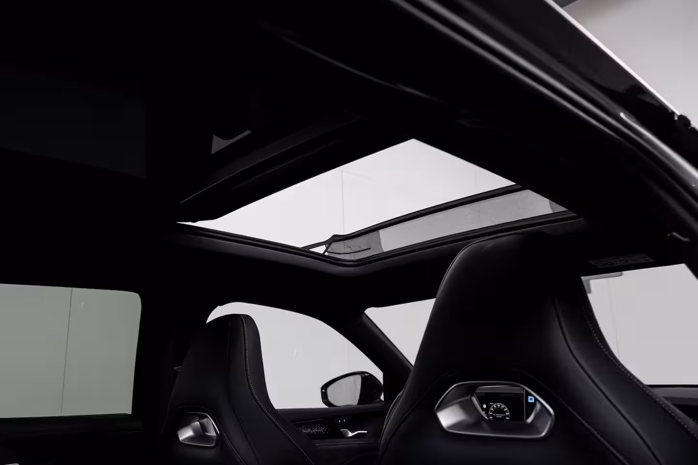 Volkswagen Passat Variant 1.5 eHybrid 272 pk R-Line Edition | Achterstoelen verwarmd | Achteruitrijcamera | Elektris