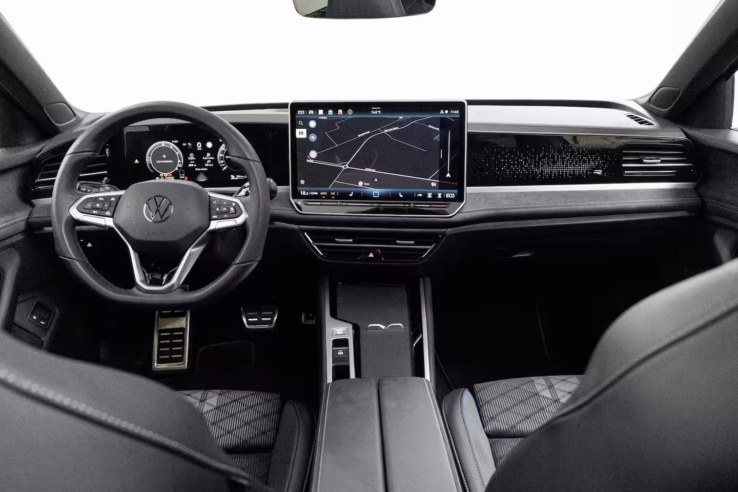 Volkswagen Passat Variant 1.5 eHybrid 272 pk R-Line Edition | Achterstoelen verwarmd | Achteruitrijcamera | Elektris