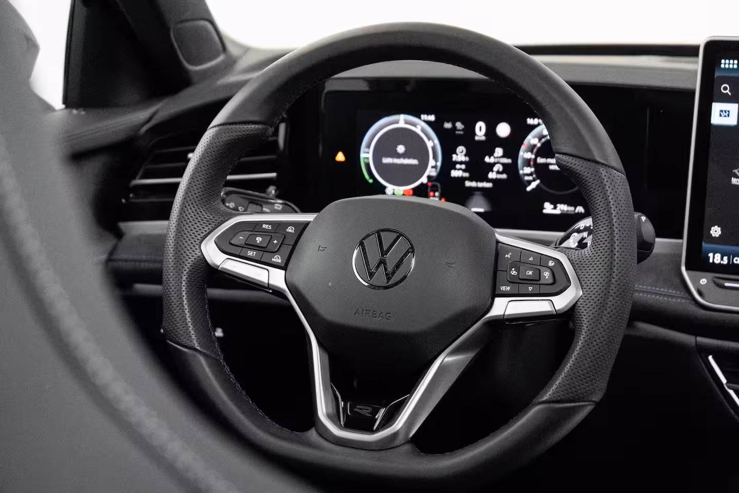 Volkswagen Passat Variant 1.5 eHybrid 272 pk R-Line Edition | Achterstoelen verwarmd | Achteruitrijcamera | Elektris