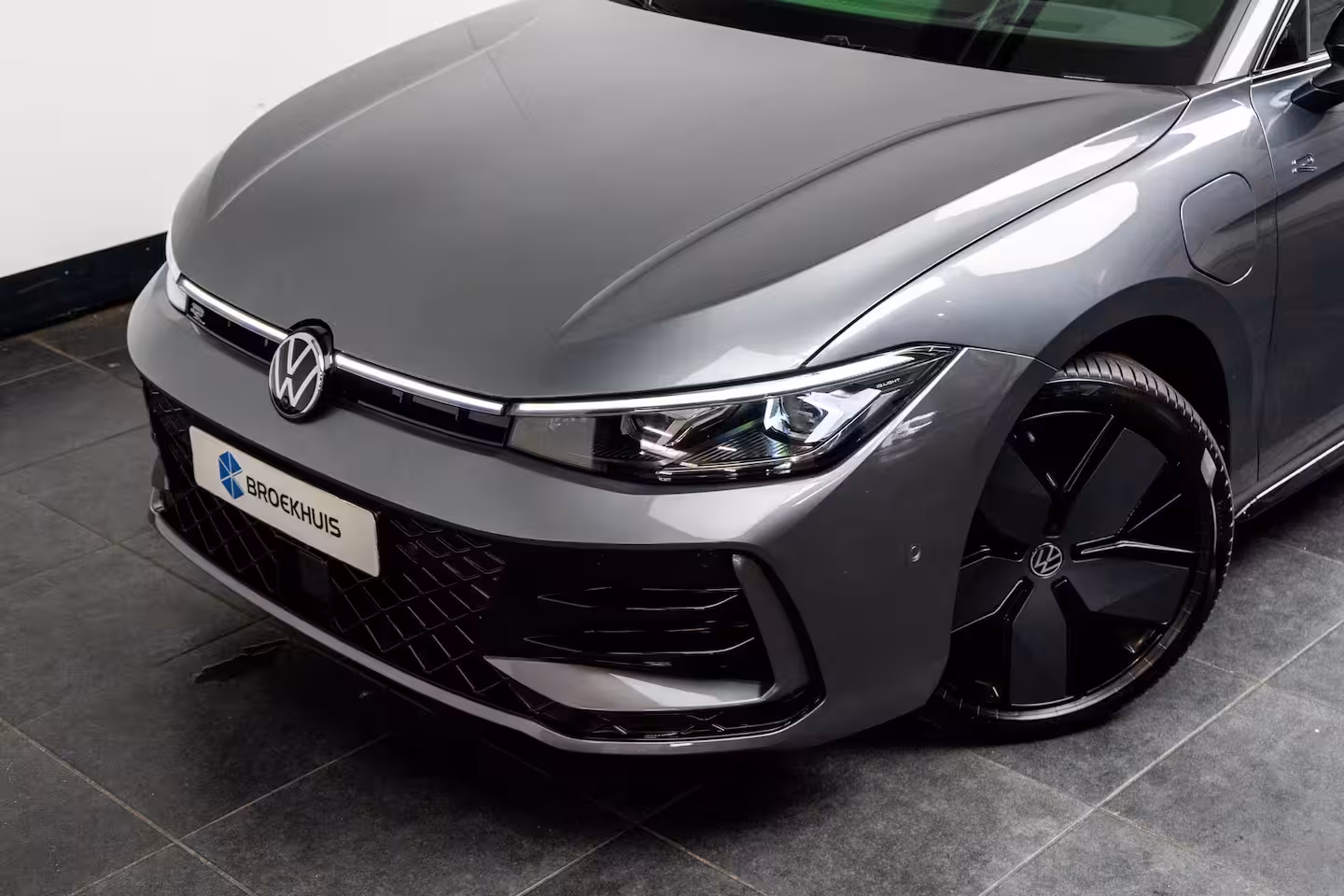 Volkswagen Passat Variant 1.5 eHybrid 272 pk R-Line Edition | Achterstoelen verwarmd | Achteruitrijcamera | Elektris