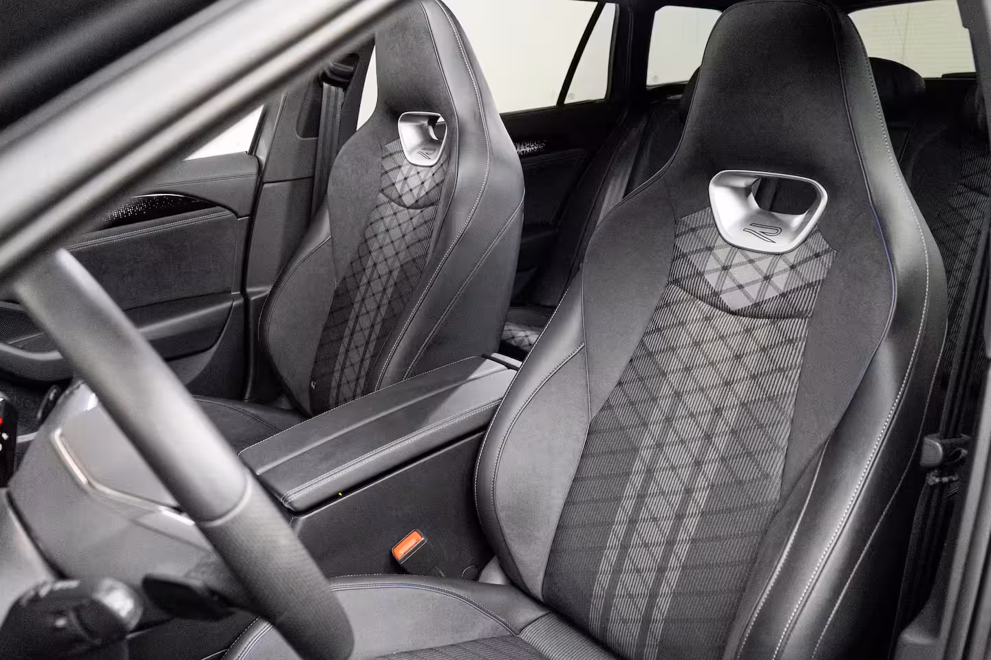Volkswagen Passat Variant 1.5 eHybrid 272 pk R-Line Edition | Achterstoelen verwarmd | Achteruitrijcamera | Elektris