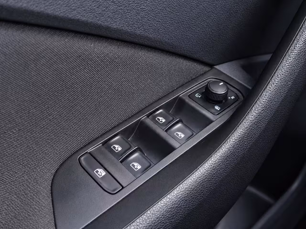 Skoda Kamiq 1.0 TSI Sport Business | Clima | Cruise | Apple carplay/Navi | Stoelverwarming | PDC |