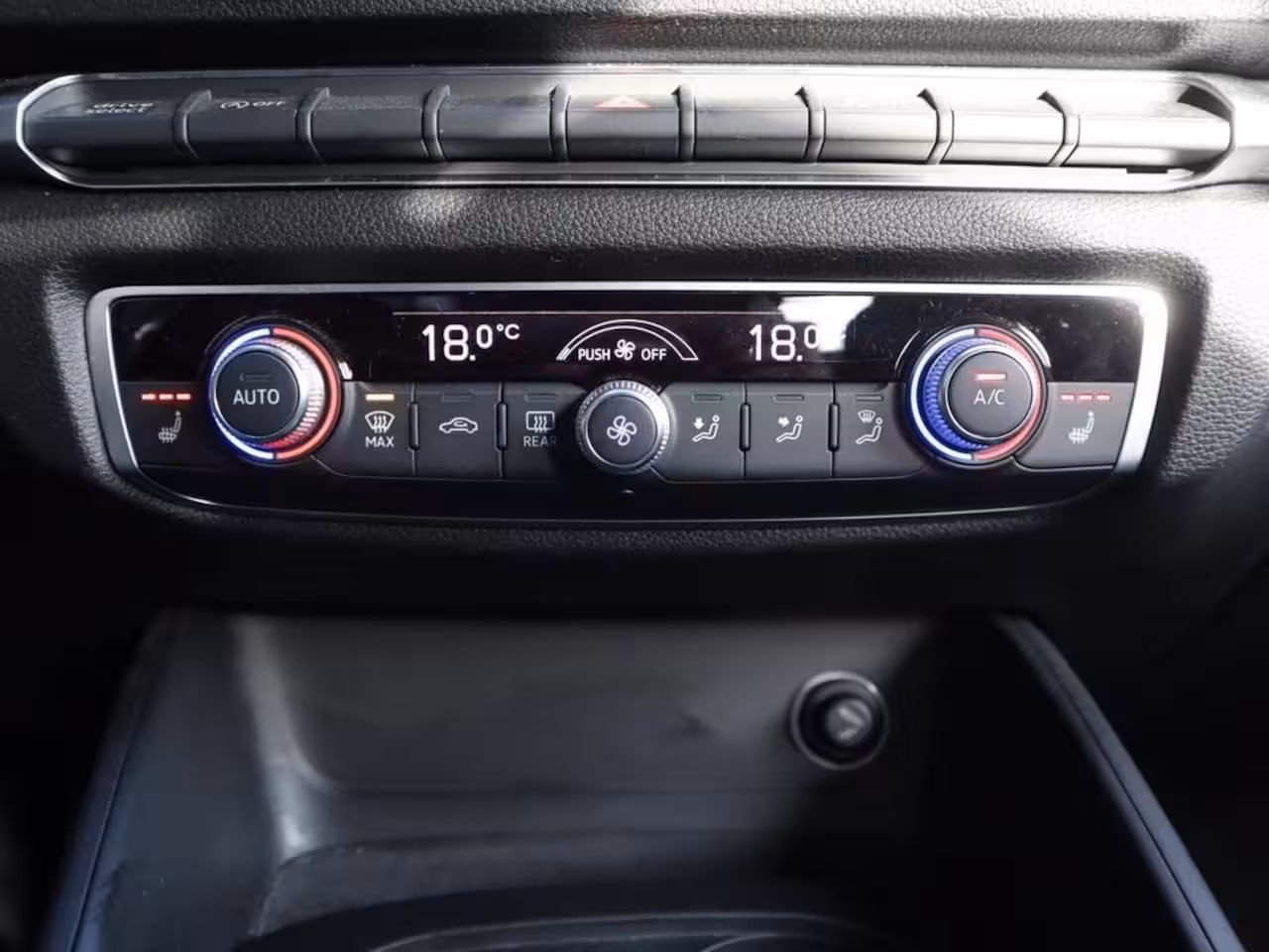 Audi A3 Limousine 35 TFSI Business edition | Clima | Cruise | Multimedia/Navi | Stoelverwarming | PDC + Came