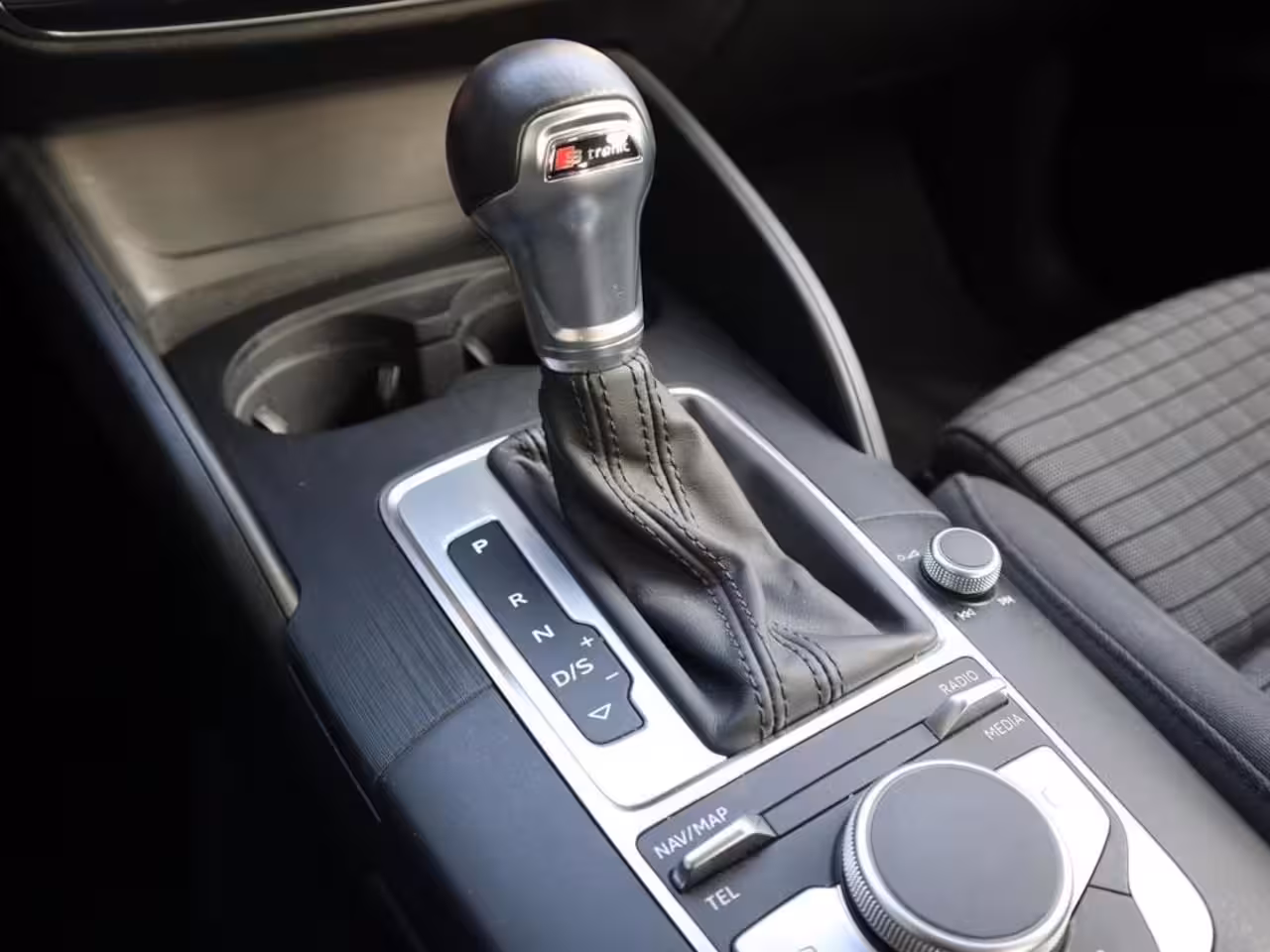 Audi A3 Limousine 35 TFSI Business edition | Clima | Cruise | Multimedia/Navi | Stoelverwarming | PDC + Came