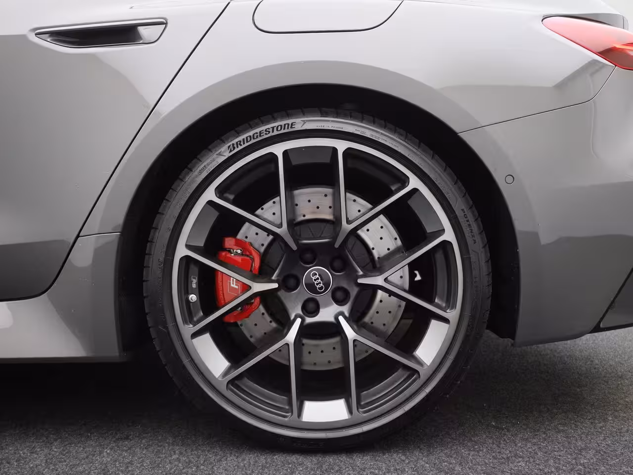 Audi RS5 Avant e-hybrid quattro 639 PK | RS-sportuitlaat | RS-sportstoel plus | Sportpakket | Panor