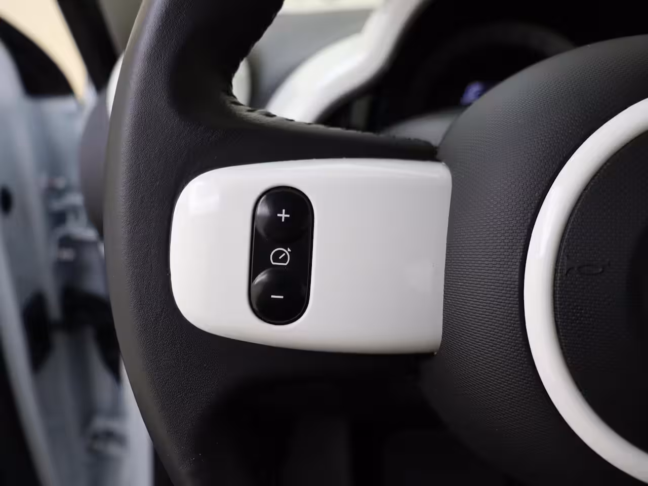 Renault Twingo Z.E. R80 Intens | achteropkomend verkeer waarschuwing | airco automatisch | Apple Carplay/Andro
