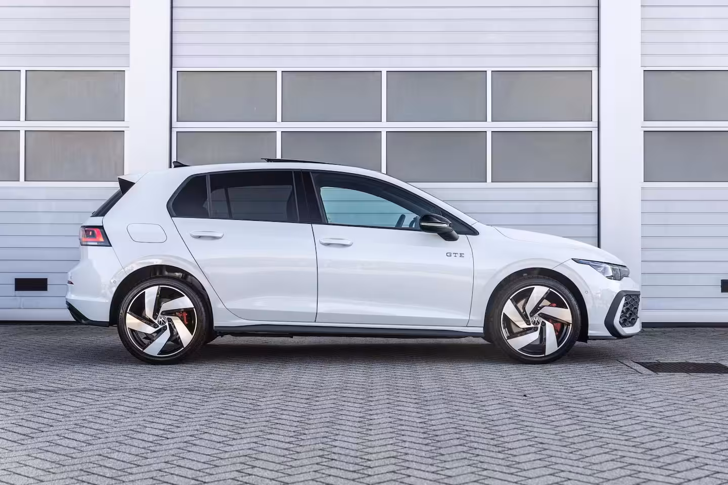 Volkswagen Golf GTE 1.5 eHybrid 272pk | SoH 100% | Trekhaak | Panoramadak | Stoelverwarming/Verkoeling | H