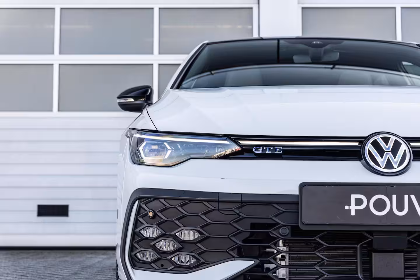 Volkswagen Golf GTE 1.5 eHybrid 272pk | SoH 100% | Trekhaak | Panoramadak | Stoelverwarming/Verkoeling | H