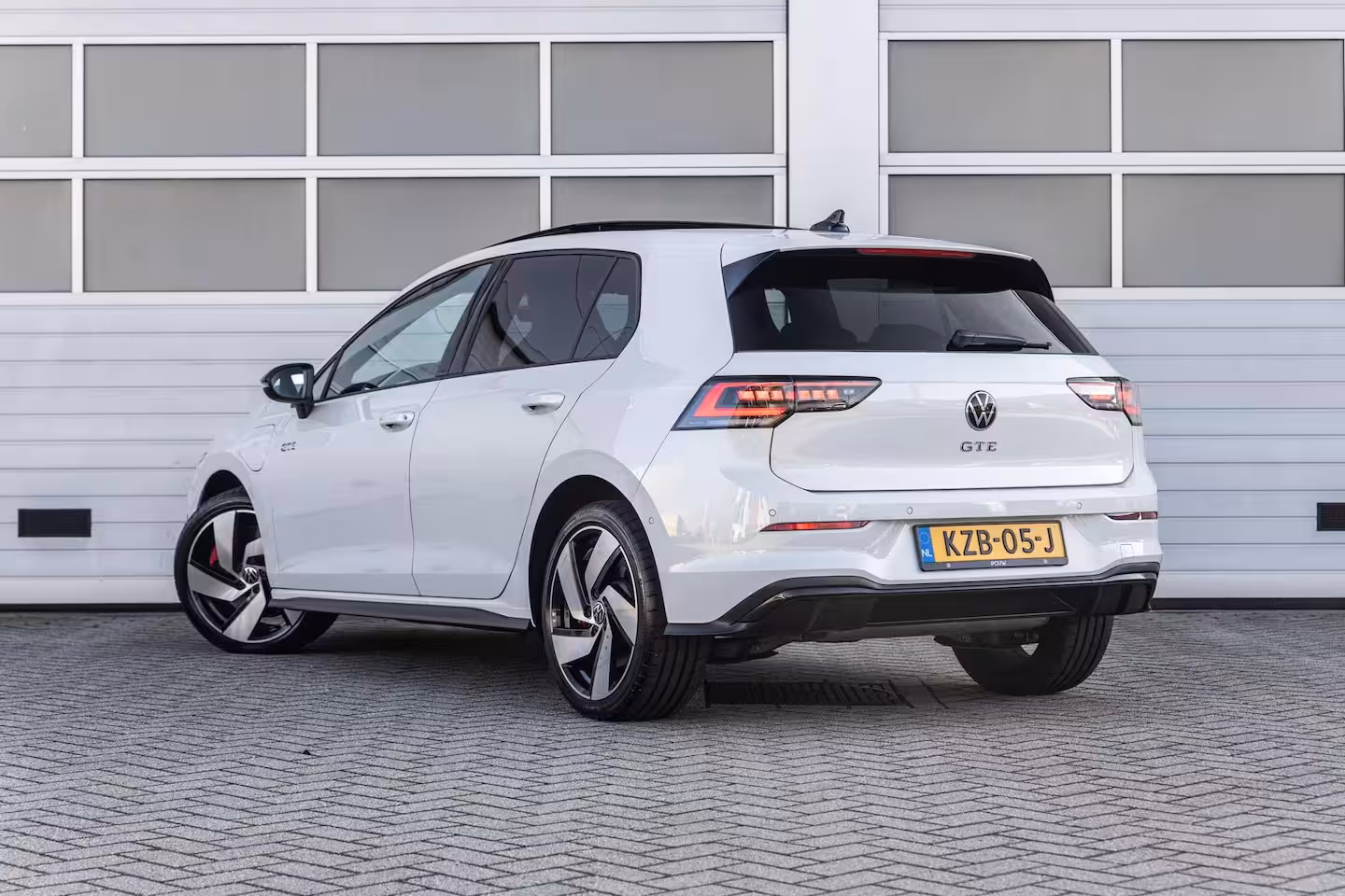 Volkswagen Golf GTE 1.5 eHybrid 272pk | SoH 100% | Trekhaak | Panoramadak | Stoelverwarming/Verkoeling | H
