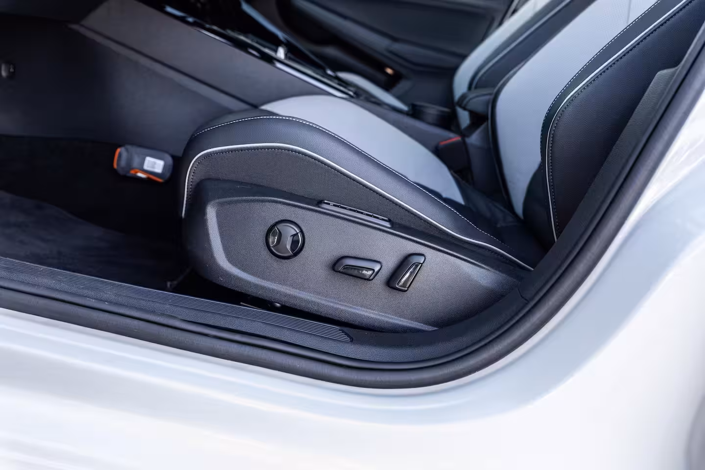 Volkswagen Golf GTE 1.5 eHybrid 272pk | SoH 100% | Trekhaak | Panoramadak | Stoelverwarming/Verkoeling | H