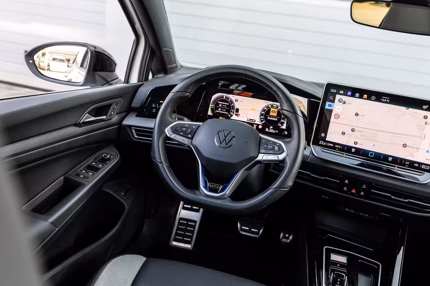 Volkswagen Golf GTE 1.5 eHybrid 272pk | SoH 100% | Trekhaak | Panoramadak | Stoelverwarming/Verkoeling | H
