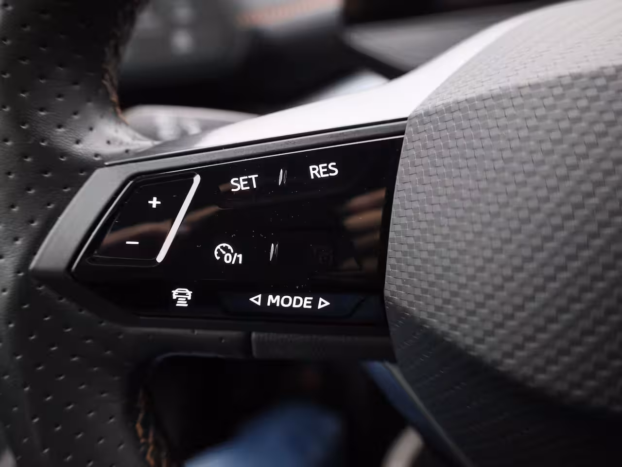 Cupra Born Business Plus 62 kWh ACHTERUITRIJCAMERA | ADAPTIVE CRUISE CONTROL | APPLE CARPLAY - ANDROI