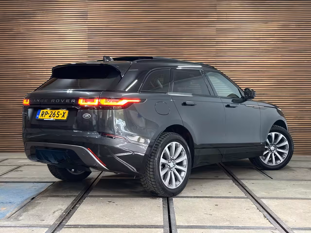 Land Rover Range Rover Velar 250PK| R-Dynamic SE| Virtual| Pano| Matrix LED| Ambient| Meridian| Winter Pack| 360°| ACC|