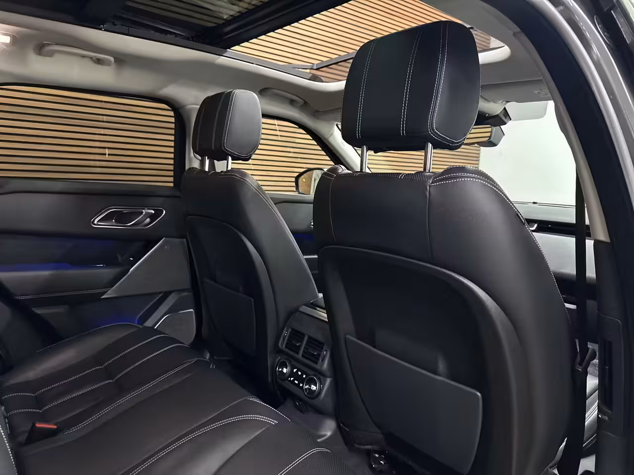 Land Rover Range Rover Velar 250PK| R-Dynamic SE| Virtual| Pano| Matrix LED| Ambient| Meridian| Winter Pack| 360°| ACC|