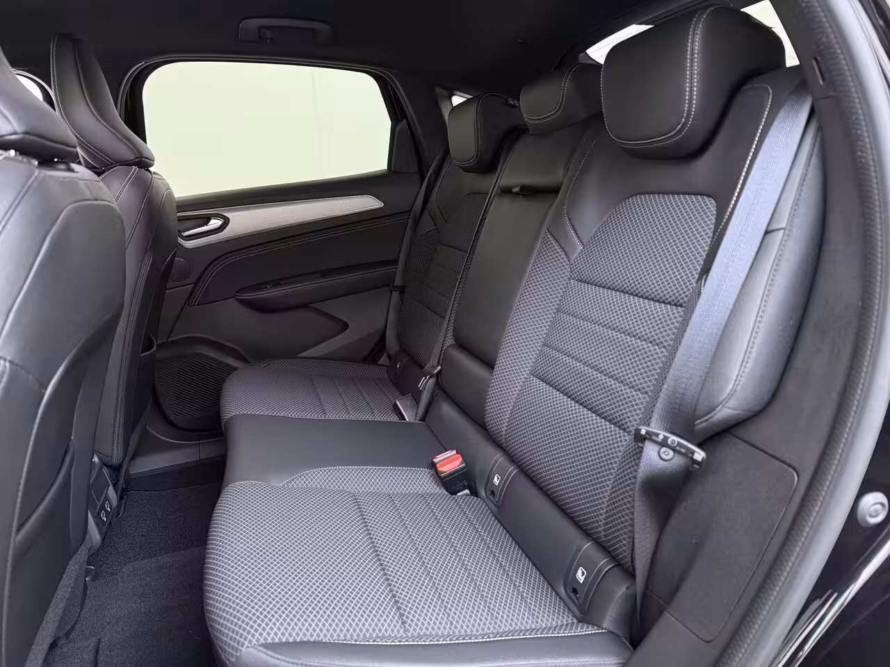 Renault Arkana 1.6 E-Tech full hybrid 145 techno | Navigatie | Apple & Android Carplay | Parkeersensoren