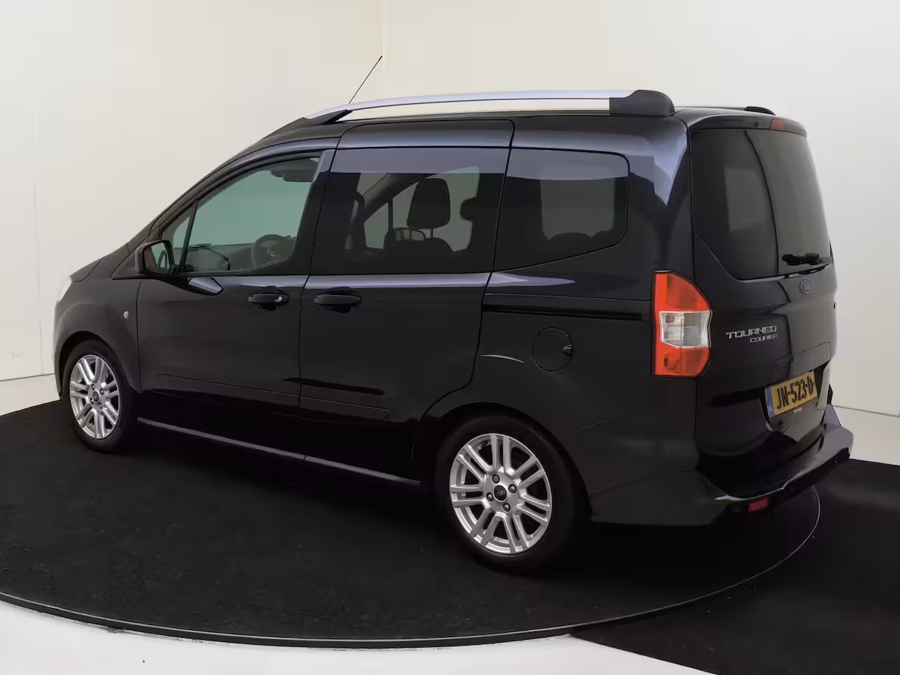 Ford Tourneo Courier 1.0 Titanium 5 persoons | Navigatie | Parkeercamera | Cruise control | LM velgen |