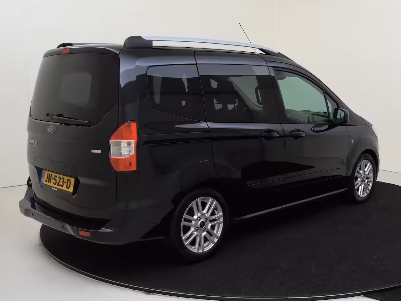 Ford Tourneo Courier 1.0 Titanium 5 persoons | Navigatie | Parkeercamera | Cruise control | LM velgen |
