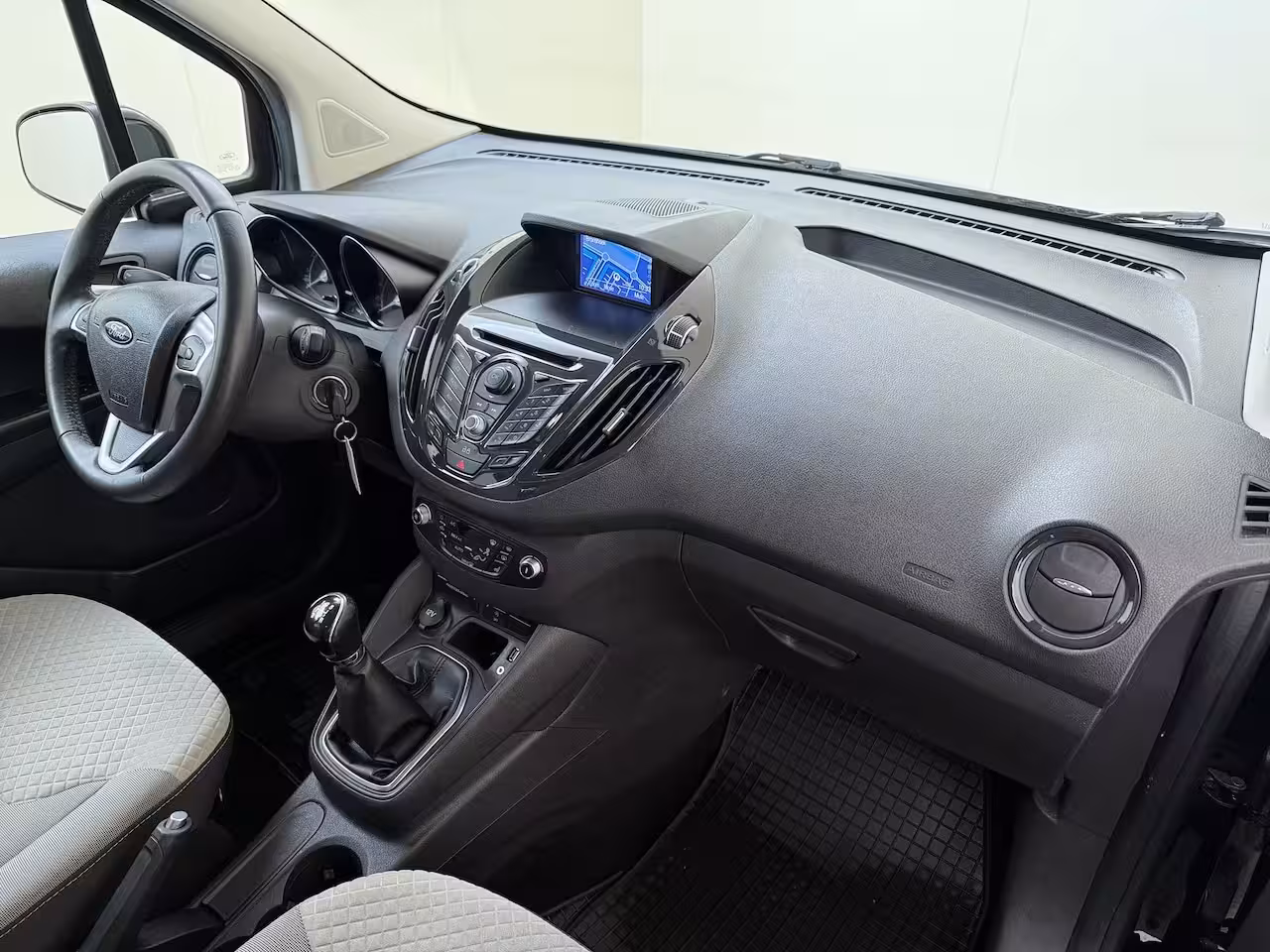 Ford Tourneo Courier 1.0 Titanium 5 persoons | Navigatie | Parkeercamera | Cruise control | LM velgen |
