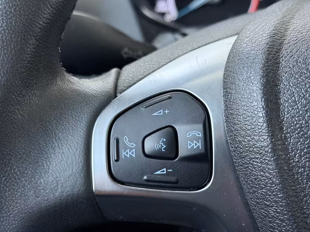 Ford Tourneo Courier 1.0 Titanium 5 persoons | Navigatie | Parkeercamera | Cruise control | LM velgen |